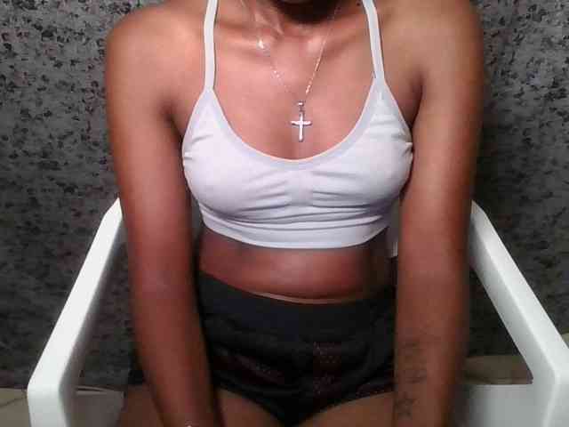 Brunnette-blonde webcam