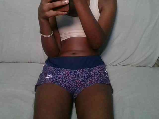 Brunnette-blonde webcam