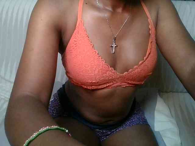 Brunnette-blonde webcam