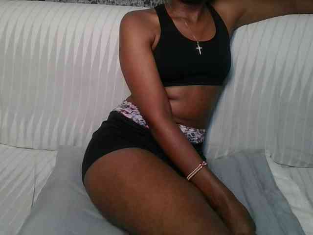 Brunnette-blonde webcam