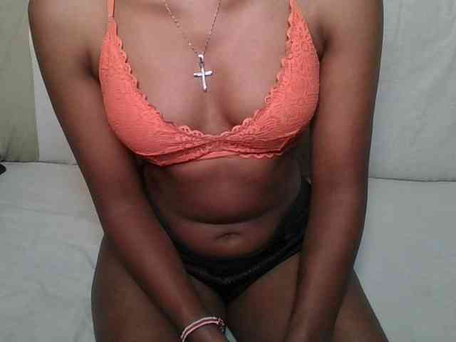 Brunnette-blonde webcam