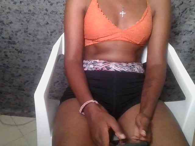 Brunnette-blonde webcam