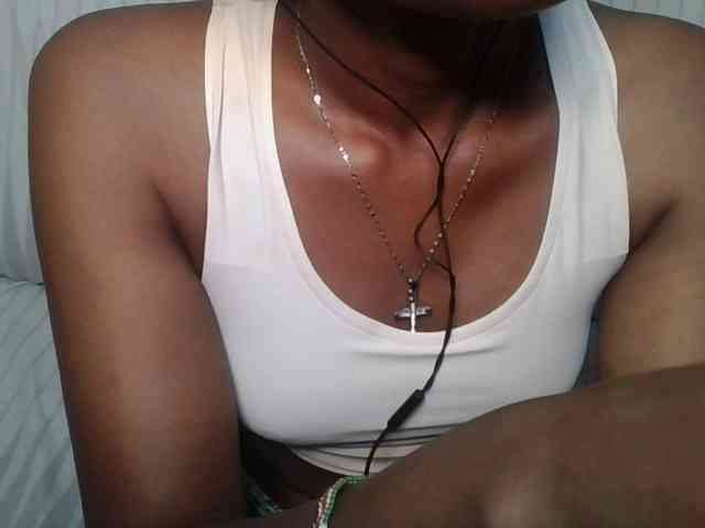 Brunnette-blonde webcam