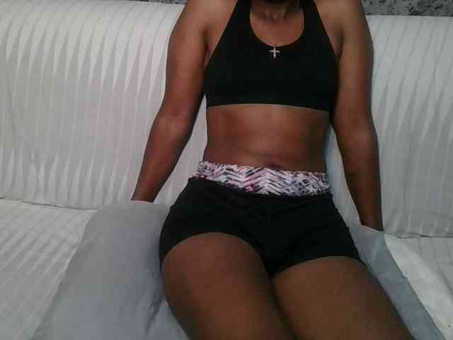 Brunnette-blonde webcam