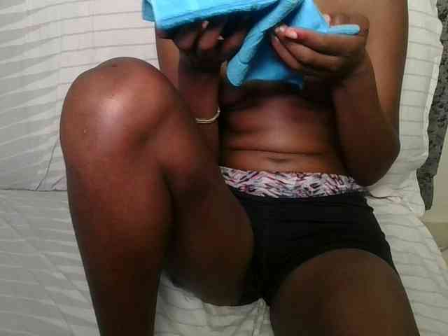 Brunnette-blonde webcam