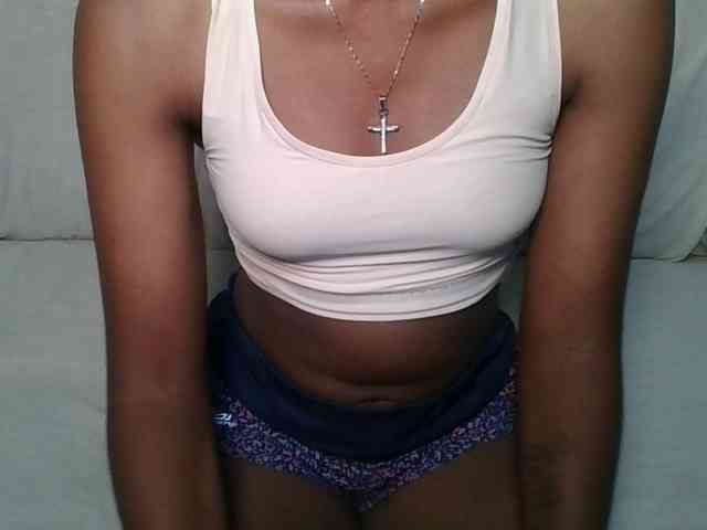 Brunnette-blonde webcam