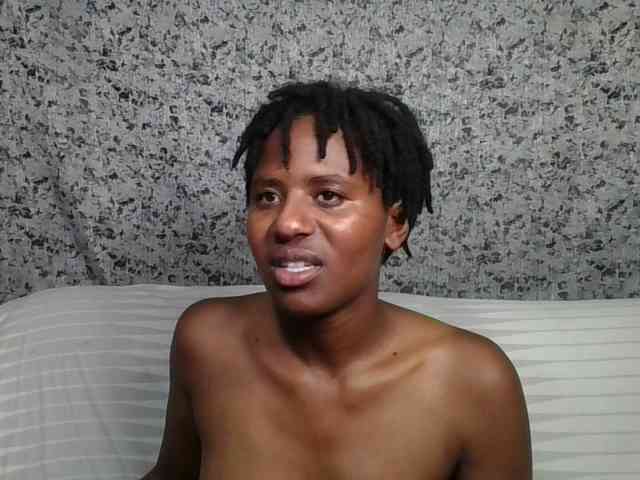 Brunnette-blonde webcam