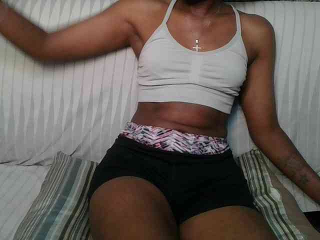 Brunnette-blonde webcam