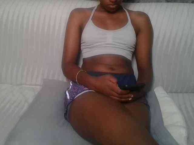 Brunnette-blonde webcam