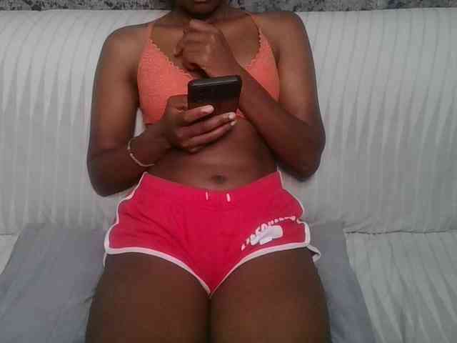 Brunnette-blonde webcam