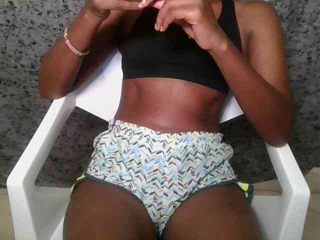 Brunnette-blonde webcam