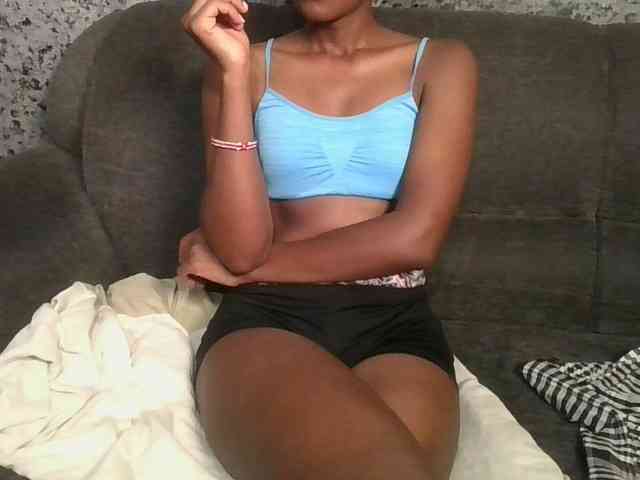 Brunnette-blonde webcam