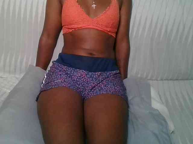 Brunnette-blonde webcam