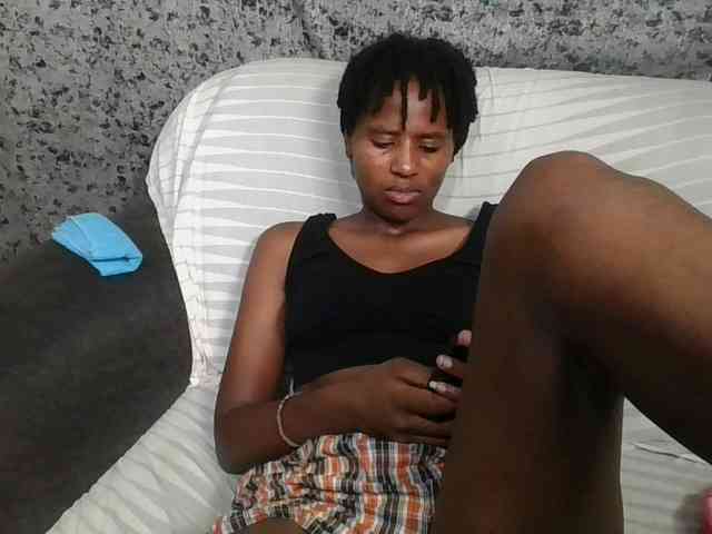 Brunnette-blonde webcam