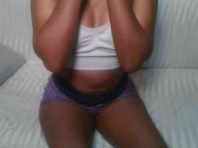 Brunnette-blonde webcam