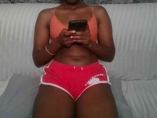 Brunnette-blonde webcam