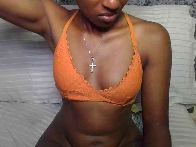 Brunnette-blonde webcam