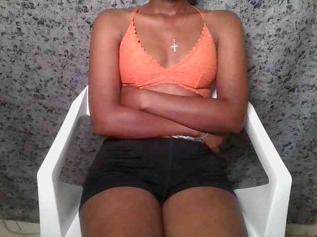 Brunnette-blonde webcam