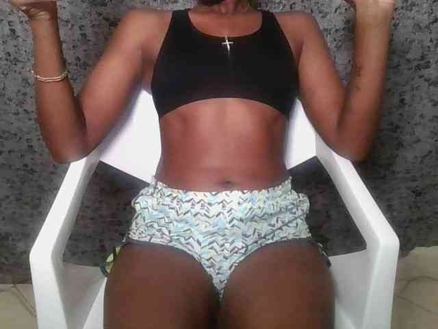 Brunnette-blonde webcam