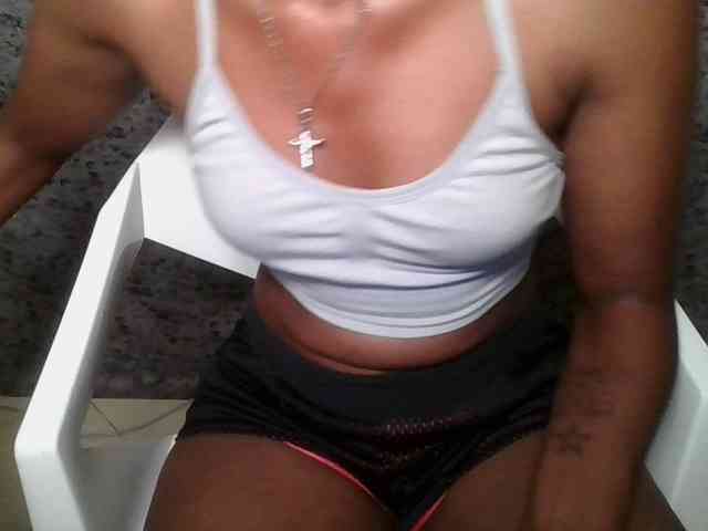 Brunnette-blonde webcam