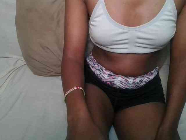 Brunnette-blonde webcam