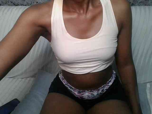 Brunnette-blonde webcam