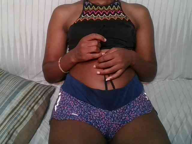 Brunnette-blonde webcam