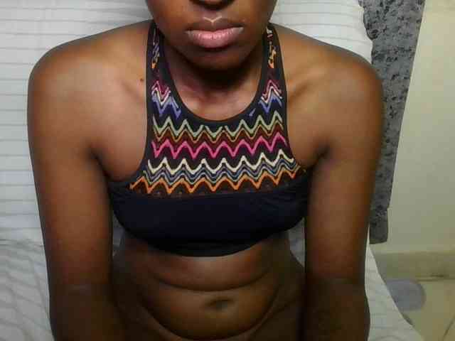 Brunnette-blonde webcam