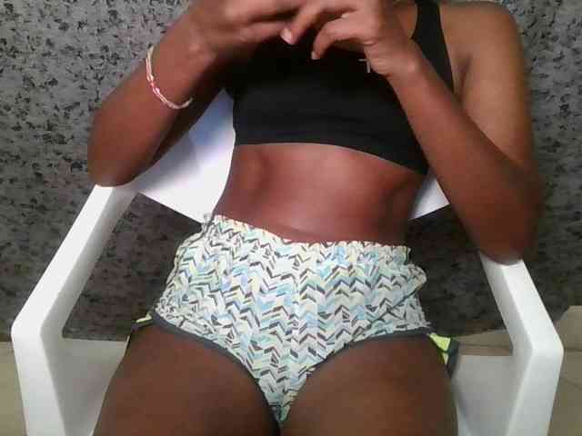 Brunnette-blonde webcam