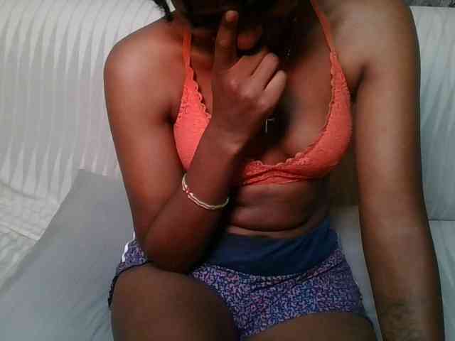 Brunnette-blonde webcam