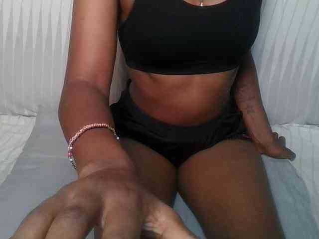 Brunnette-blonde webcam