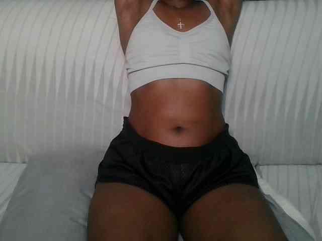 Brunnette-blonde webcam