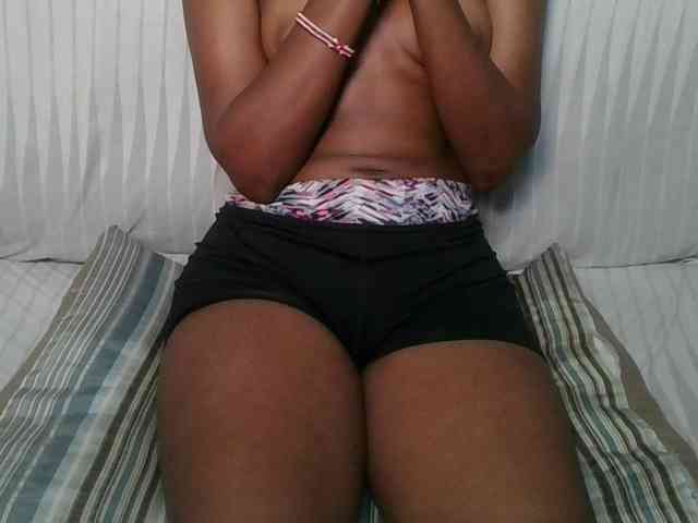 Brunnette-blonde webcam