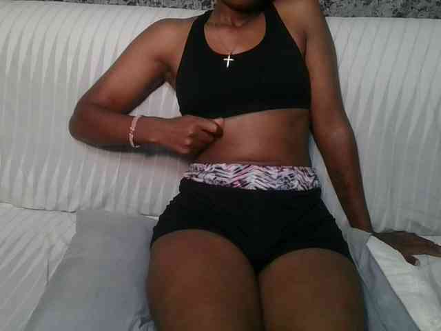 Brunnette-blonde webcam