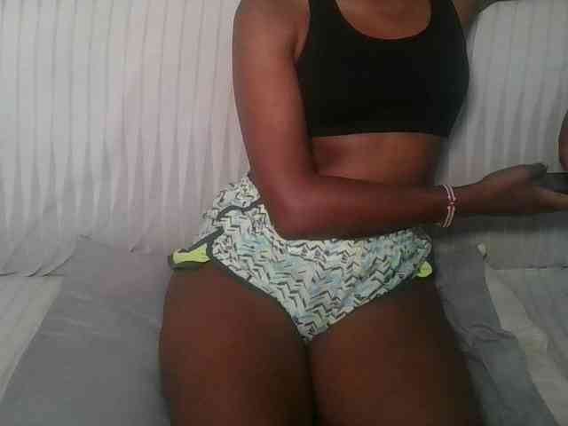 Brunnette-blonde webcam