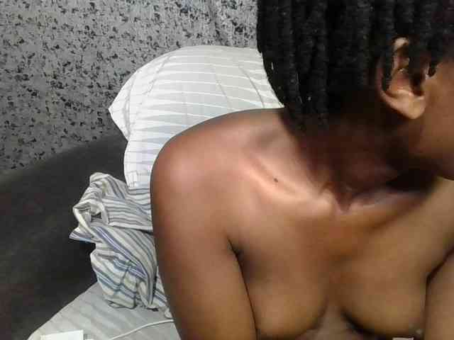 Brunnette-blonde webcam