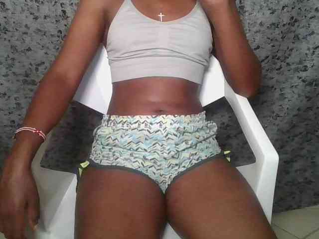 Brunnette-blonde webcam