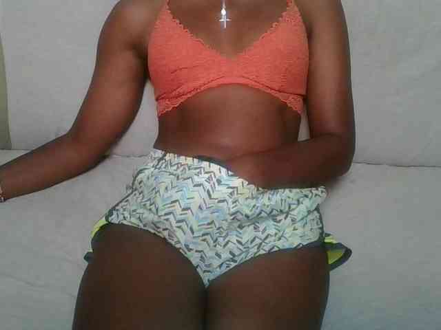 Brunnette-blonde webcam