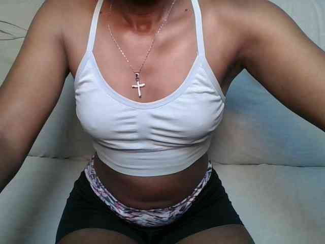 Brunnette-blonde webcam