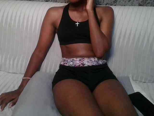 Brunnette-blonde webcam