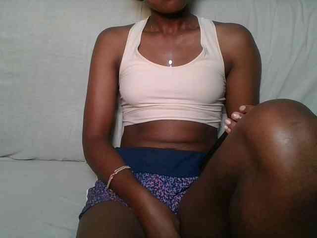 Brunnette-blonde webcam