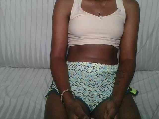 Brunnette-blonde webcam