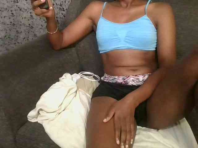 Brunnette-blonde webcam