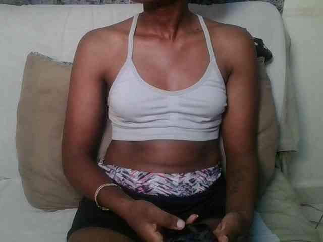 Brunnette-blonde webcam