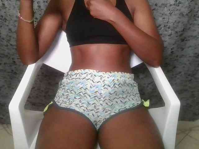 Brunnette-blonde webcam