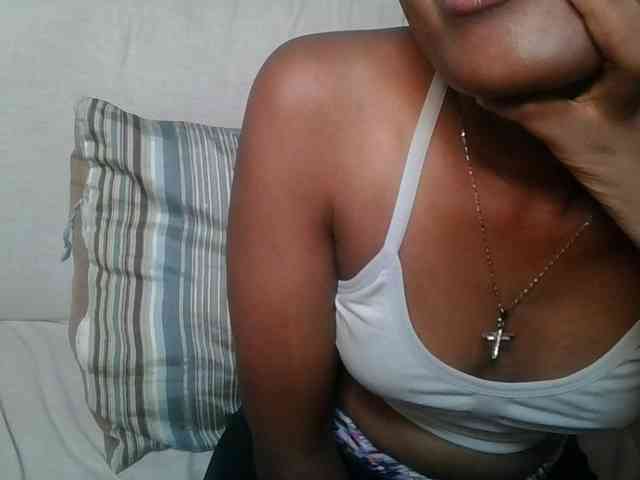 Brunnette-blonde webcam