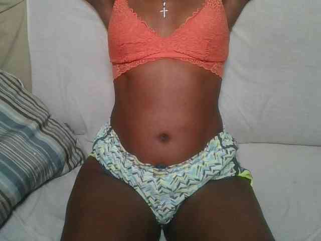 Brunnette-blonde webcam