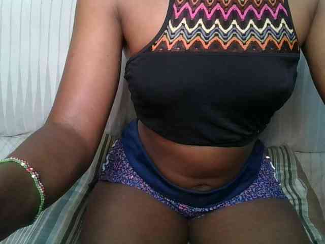 Brunnette-blonde webcam