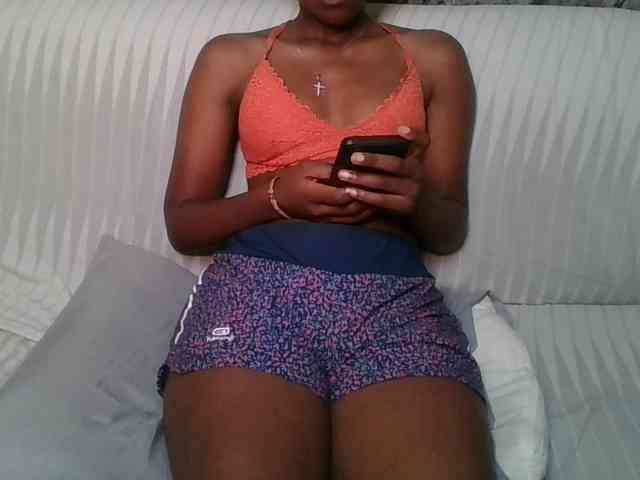 Brunnette-blonde webcam