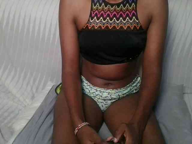 Brunnette-blonde webcam